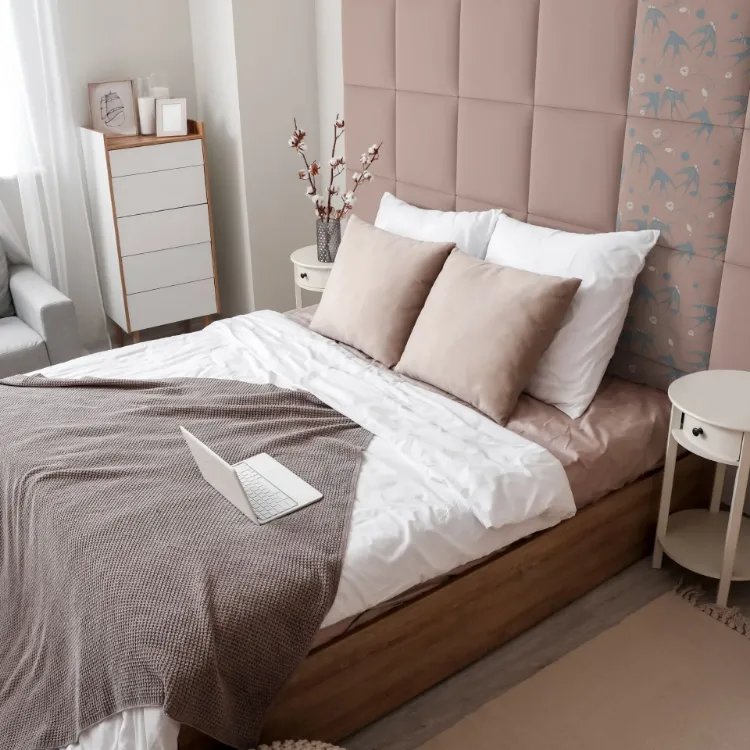 Schlafzimmer-gepolsterte-Paneele-beige-Bett-5907762323819