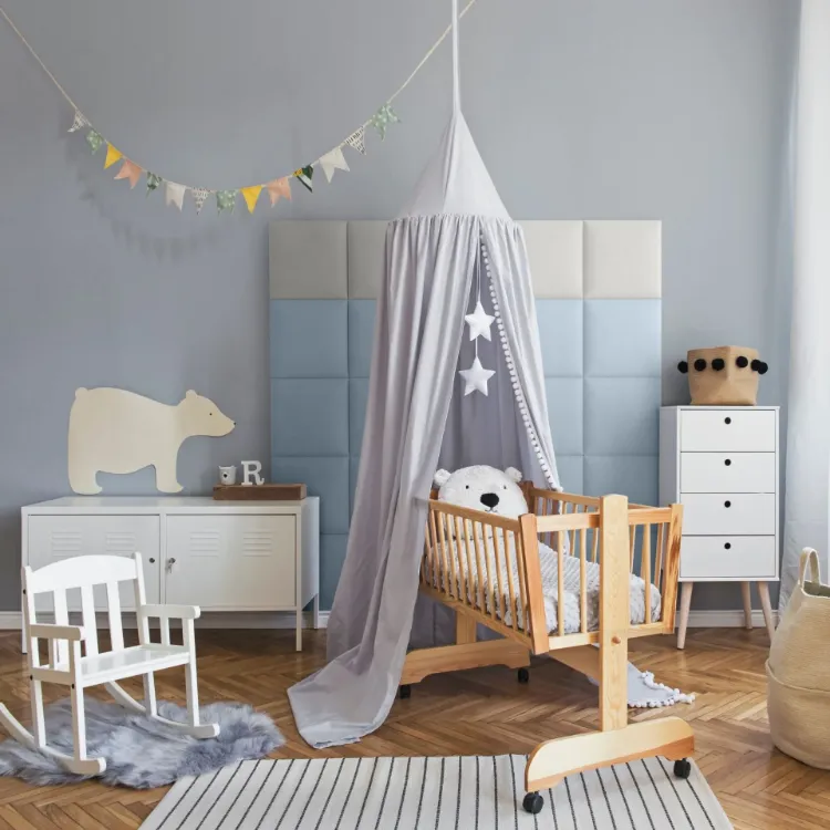 Babyzimmer-Bett-Kopfteil-aus-Polsterpaneelen-Faultiere-5907762323642