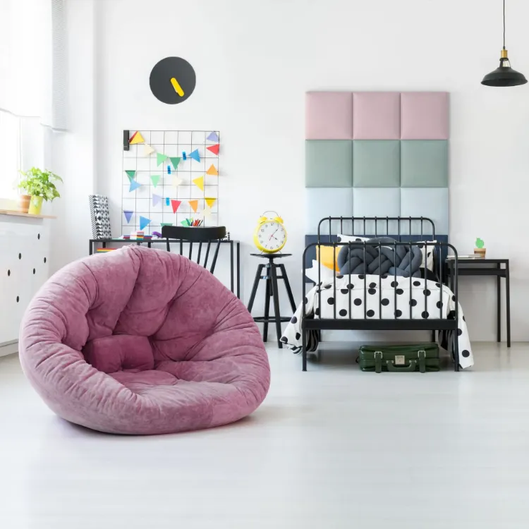 Zimmer-fuer-Teenager-Maedchen-rosa-Pouf-schwarzes-Bett-und-Kopfteil-Mix-Farben-5907762323611