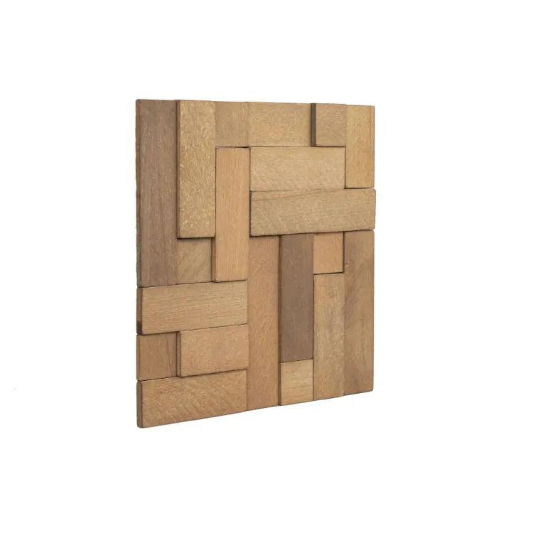 Produktprasentation-quadratisches-Paneel-aus-naturlichem-Holz-Cube-2